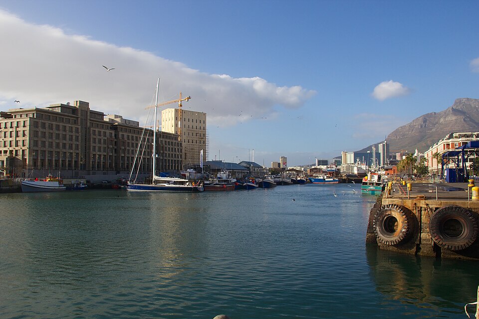 Boats moored in the Alfred Basin, warehouses and Table Mountain behind