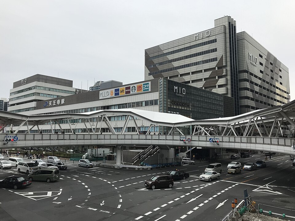 Tennōji station and its department store above a wide crossing