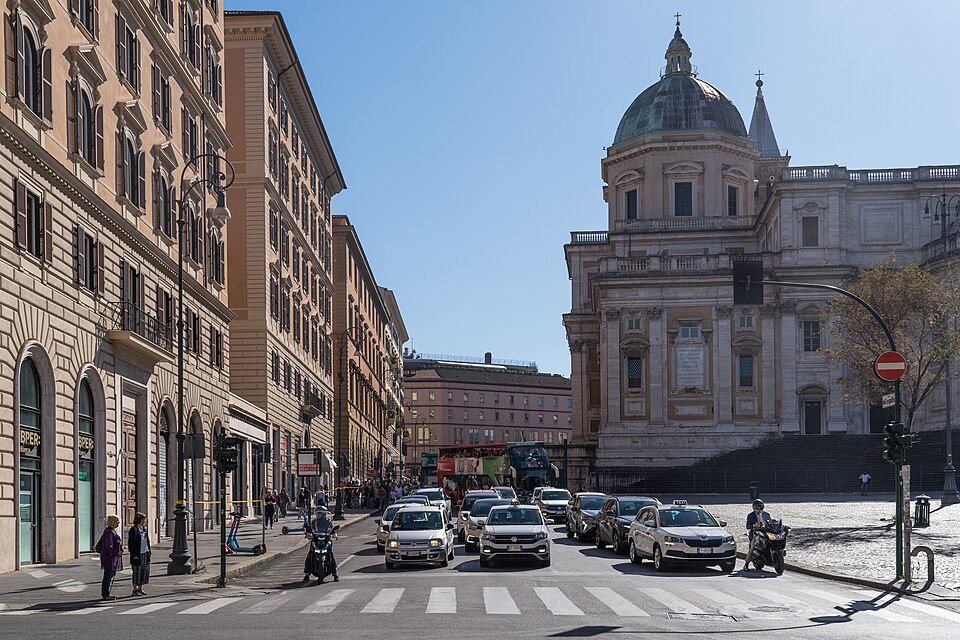 The apse of Santa Maria Maggiore above the traffic on the street